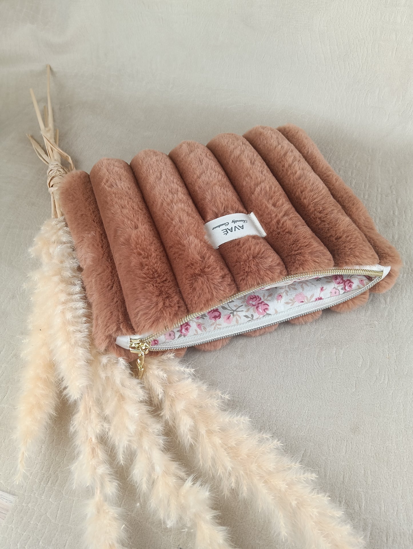 Pochette pour Kobo libra en Toudou marron et mini rose
